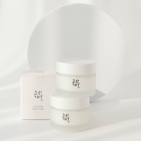 Monitehoinen Beauty Of Joseon Dynasty Cream -kasvovoide tarjoaa iholle pitkäaikaista kosteutusta jättäen sen kauniin hehkuvan ja kimmoisan näköiseksi.
