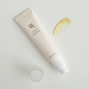 Herkällekin iholle sopiva, A-vitamiinia sisältävä Beauty Of Joseon Revive Eye Serum: Ginseng + Retinal -silmänympärysseerumi auttaa häivyttämään ikääntymisen merkkejä tehokkaasti.