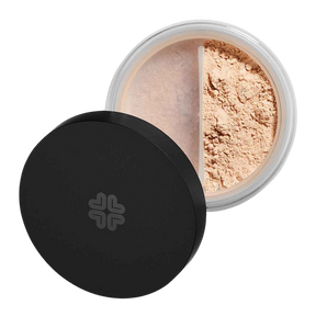 Luonnollinen Lily Lolo Mineraalimeikkipuuteri sävyssä Barely Buff tarjoaa SPF15 aurinkosuojan.