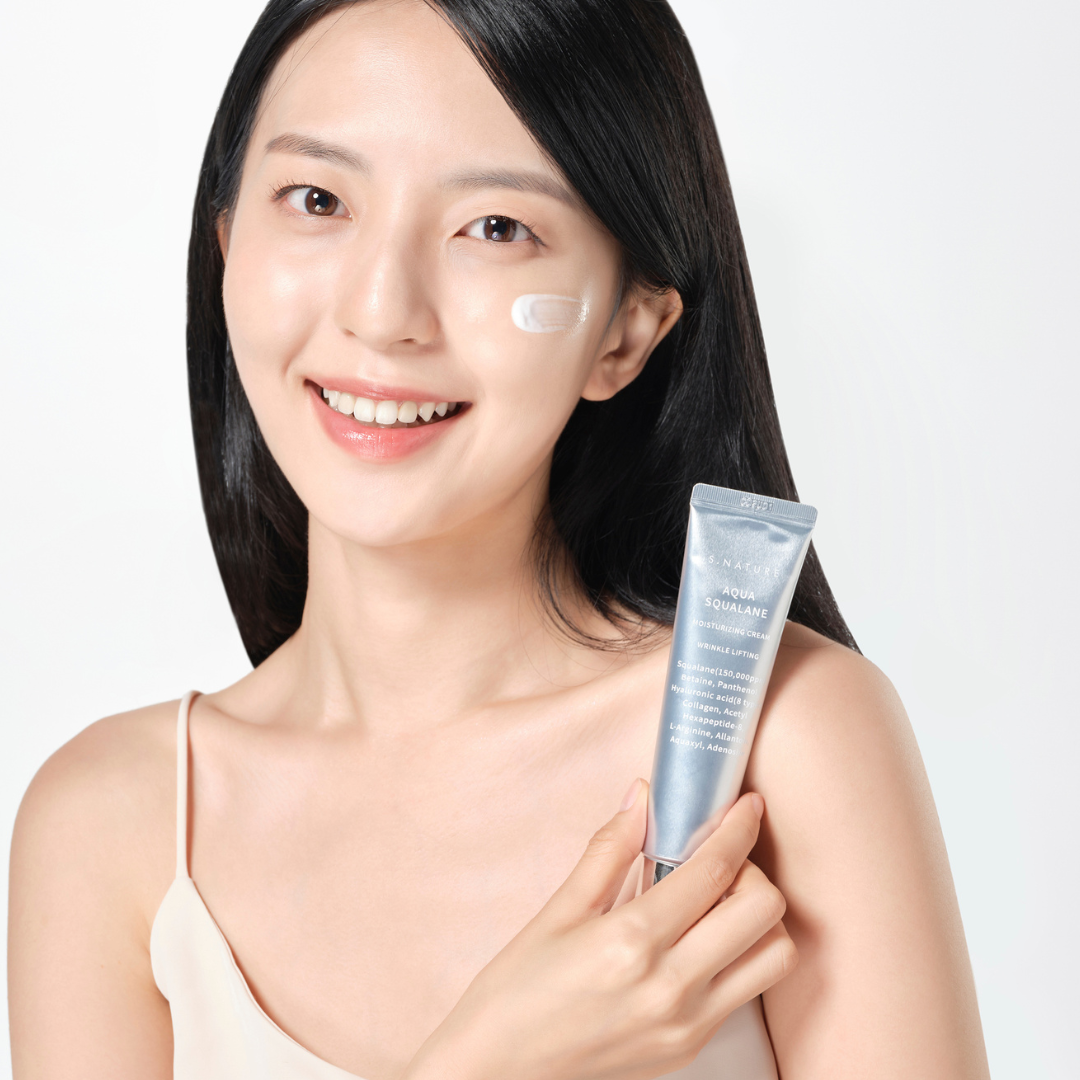 S.NATURE Aqua Squalane Moisturizing Cream on erinomainen valinta, kun etsit kosteuttavaa kasvovoidetta, joka tuntuu iholla kevyeltä mutta tarjoaa tehokasta hoitoa.